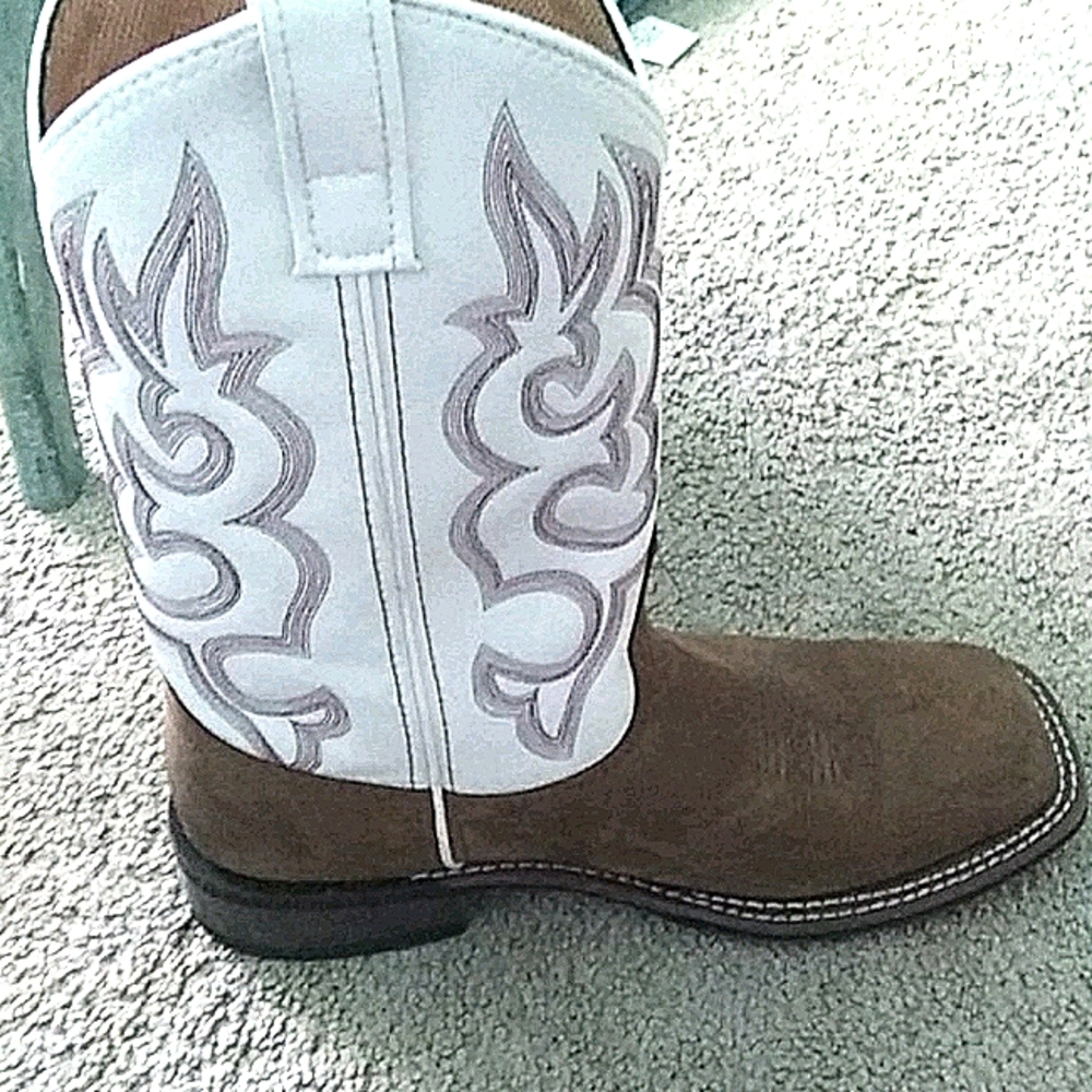 Laredo cowgirl boots
